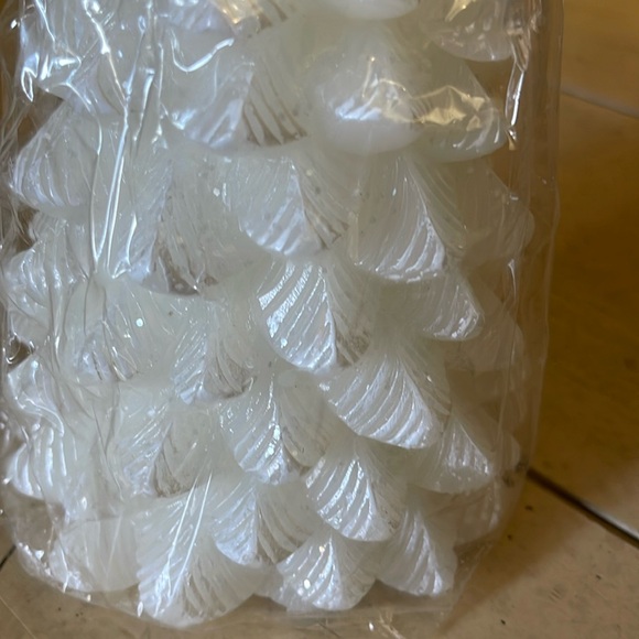 ✨ Christmas Tree Candle Wrapped in Plastic w/Bow White So detailed & beautiful - Picture 4 of 7